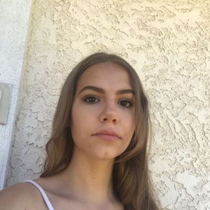 Meet your Posher, Estera